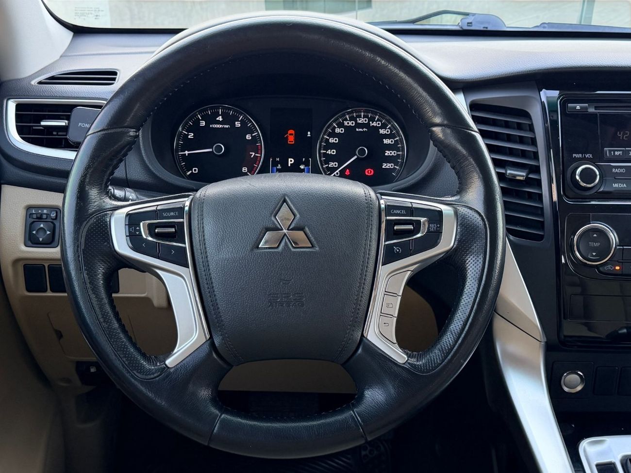 Mitsubishi Montero Sport GLS Mid 3.0L MITSUBISHI MONTERO SPORT | 3.0L V6 – 216 BHP | 2016 | GCC SPECS