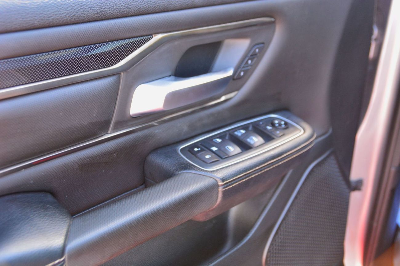 RAM 1500 Rebel 5.7L Crew Cab Utility (5 Seater)