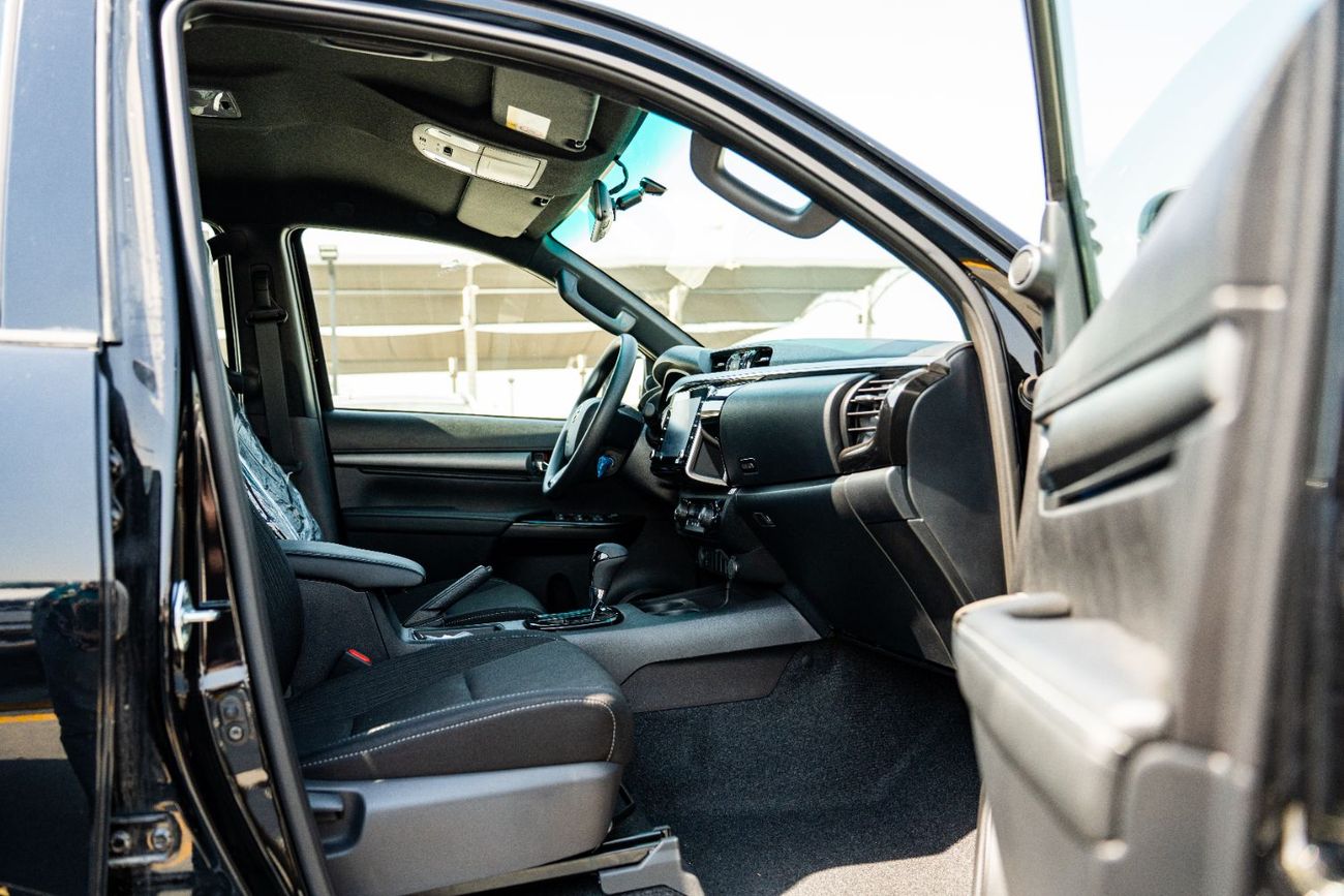 تويوتا هيلوكس Toyota Hilux Adventure 2025 4.0L Petrol Double Cab Pickup  4WD