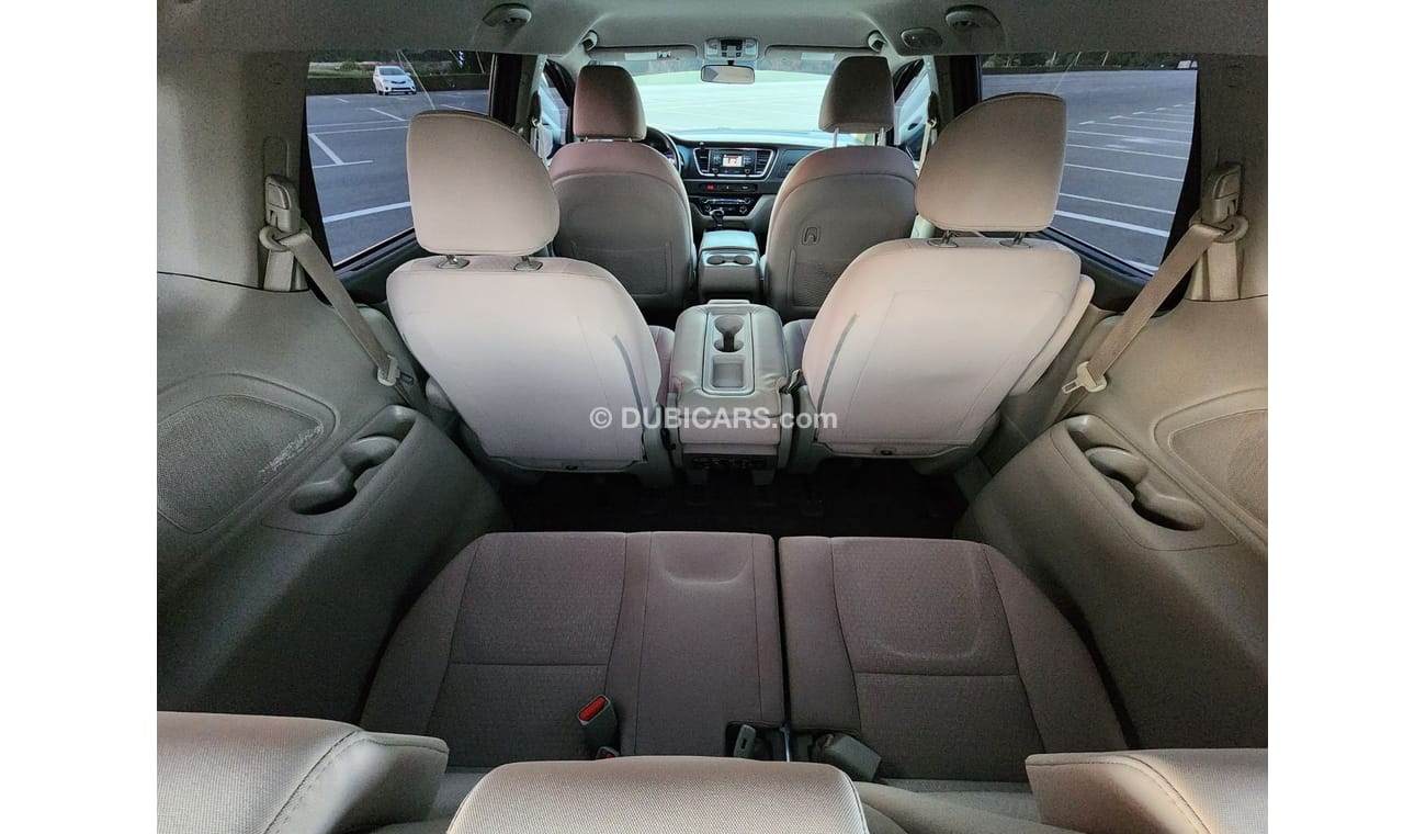 كيا سيدونا V6