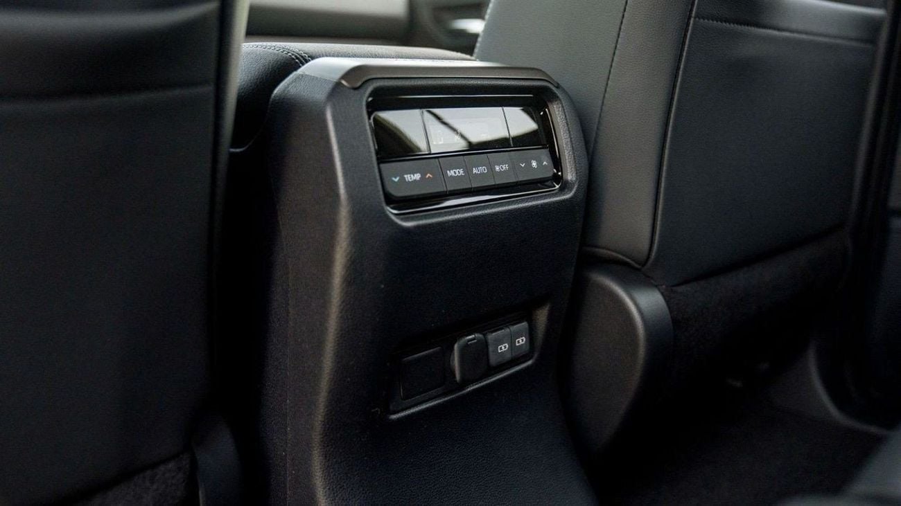 Toyota Prado TOYOTA PRADO 250 2.4P AT FIRST EDITION MY2024 – WHITE