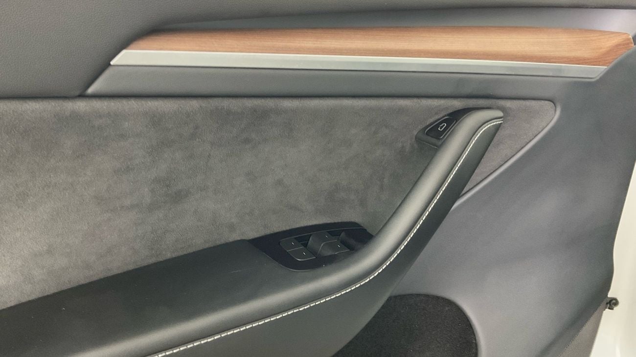 Tesla Model Y BEV LONG RANGE PEARL 19 BW 5STR TOW | Guaranteed Warranty | 0 Down Payment