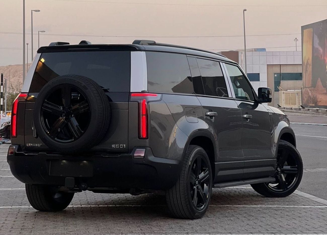 روكس 01 موديل ٢٠٢٦ ،رمادي من الداخل ابيض  ٫ سبع مقاعد شامل الضمان من اي في اس لمده ٥ سنوات