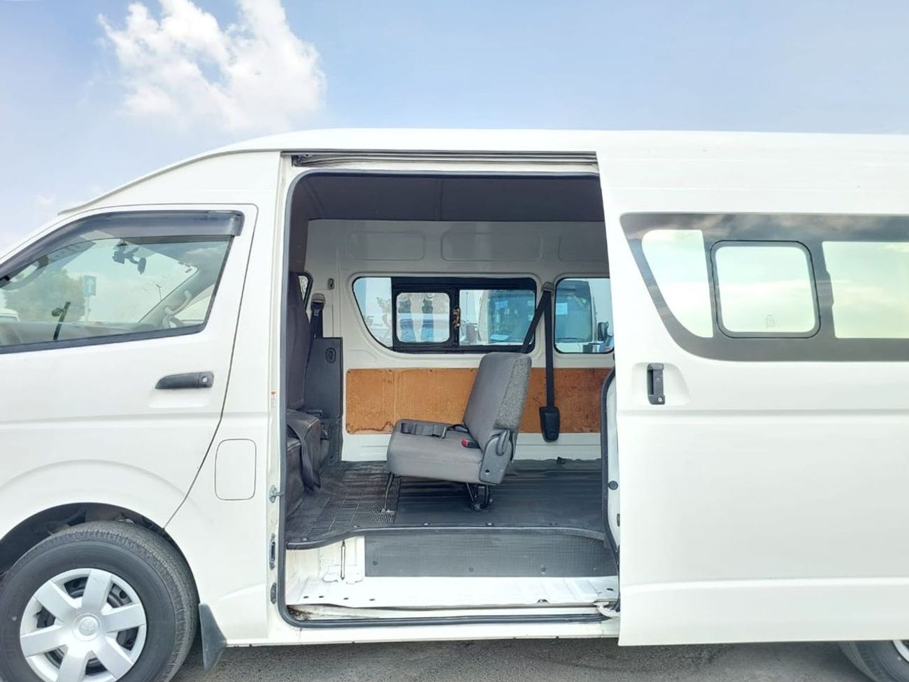 Toyota Hiace TOYOTA HIACE VAN RHD 2015 MODEL 3.0 L DIESEL AUTOMATIC(PM15267)