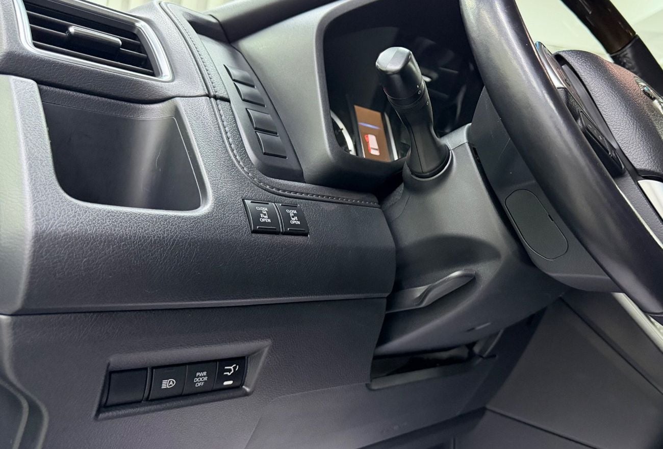 Toyota Granvia PREMIUM