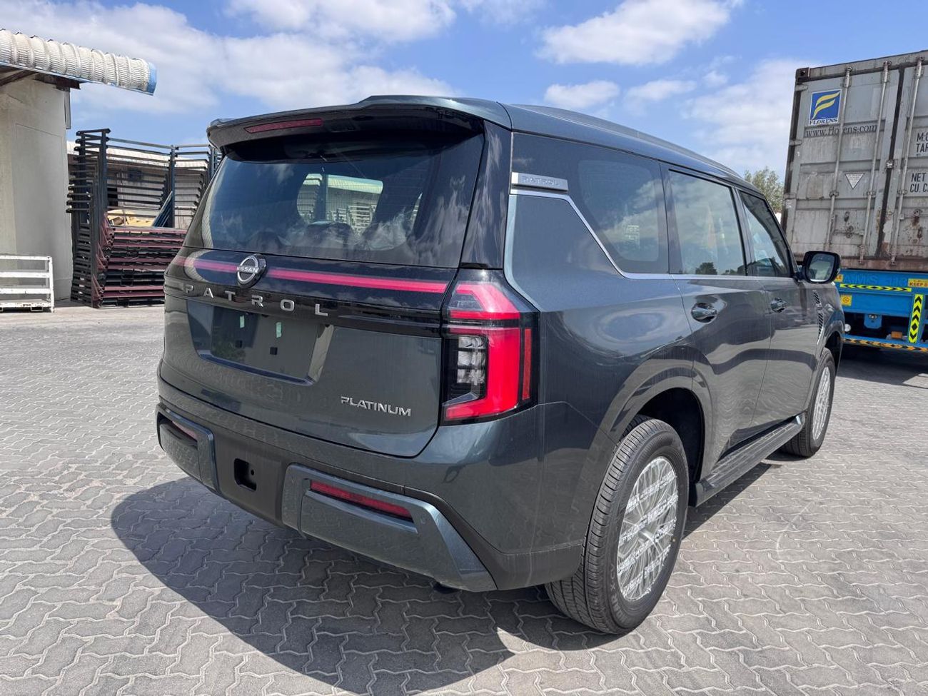 Nissan Patrol SE Platinum City 3.8L Ext _GREYISH GREEN Inter_BURGUNDY)