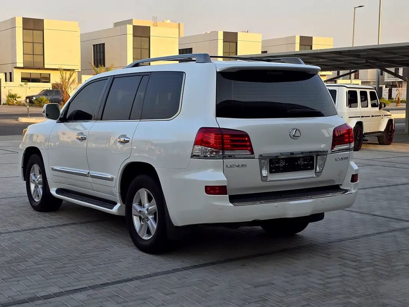 لكزس LX 570 TITANIUM LX570 GCC