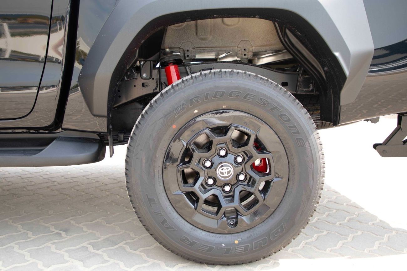 تويوتا هيلوكس تويوتا هايلكس 4.0 GR-Sport 2023 - أسود اتيتيود من الداخل أسود