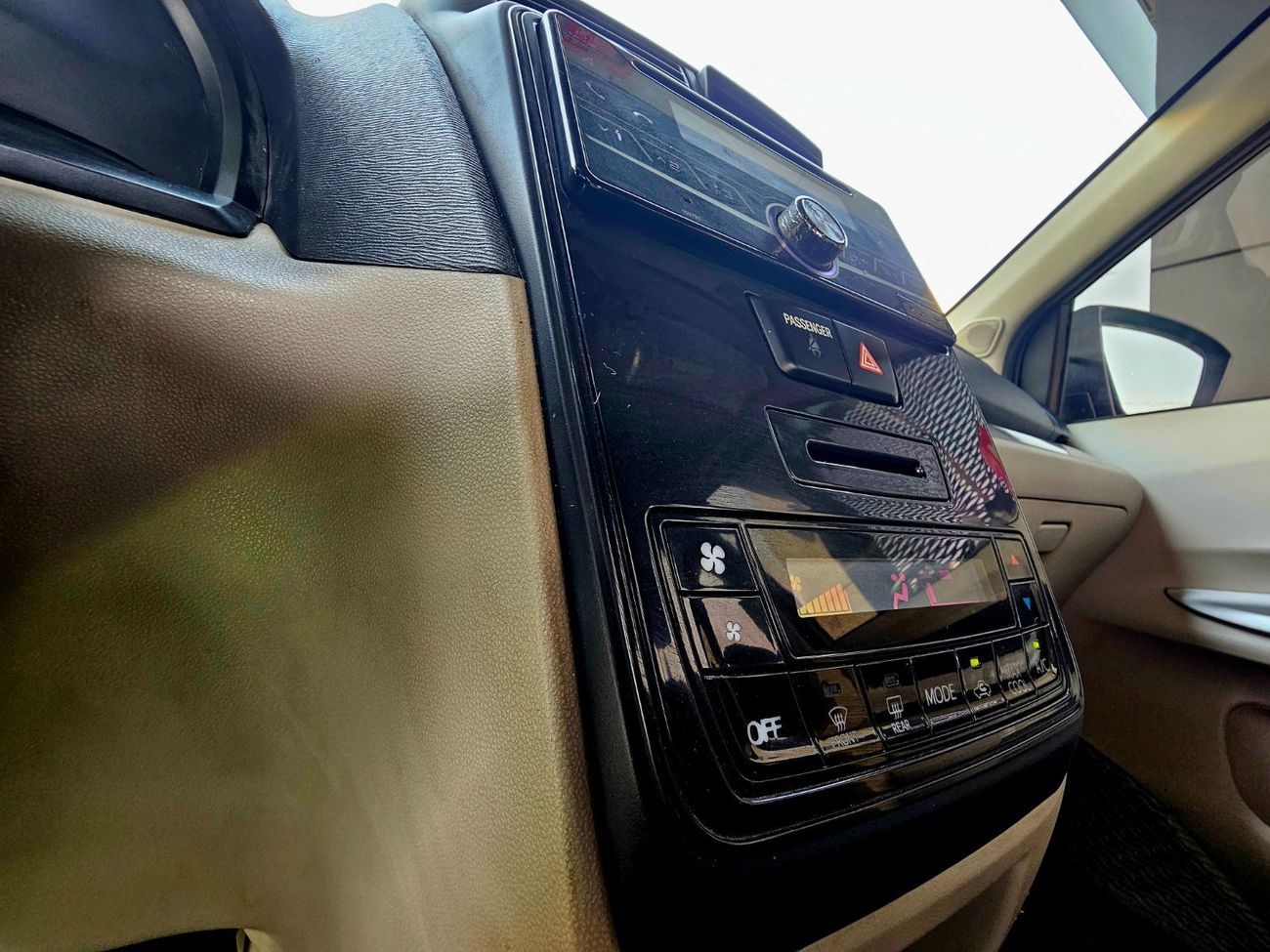 تويوتا أفانزا / PASSENGER 7 SEATS/ LOW MILEAGE