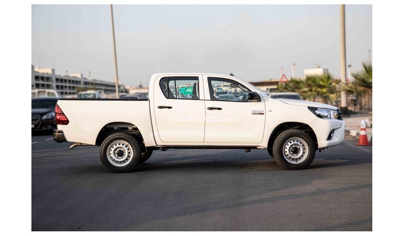 Toyota Hilux 2022 Toyota Hilux 4x4 DC 2.8 D MT - White inside Black