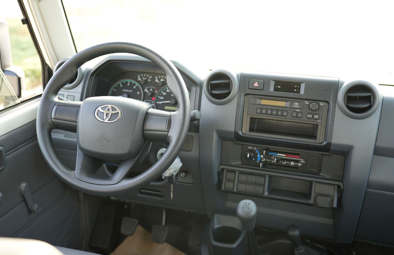 Toyota Land Cruiser Pick Up LC79 DSL DC 4.2L MT/TEVT4 Basic