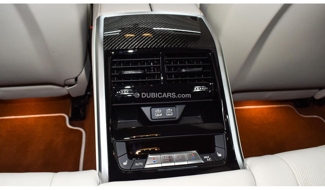 BMW M8 BMW M8 COMPETITION (CARBON CORE) 2021 EXPORT PRICE