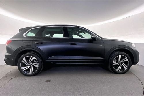 Volkswagen Touareg R-Line | National Day Celebration | Guaranteed Warranty | 0 Down Payment