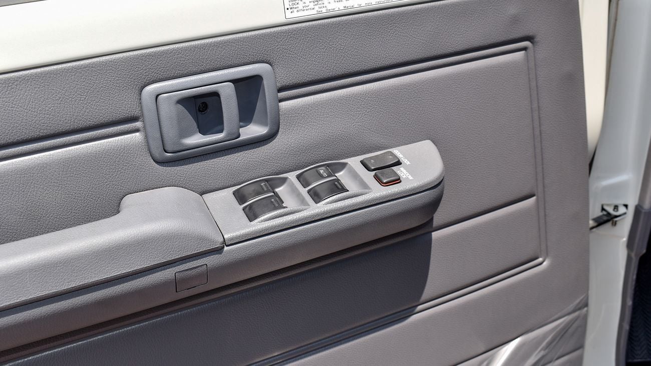 Toyota Land Cruiser Pick Up DC 4.2L V6 YM 2023