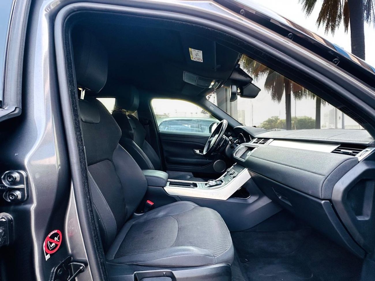 لاند روفر رانج روفر إيفوك SE 2.0L SUV (5 Door) | 2016 | GCC SPECS | AED 1,220 PER MONTH