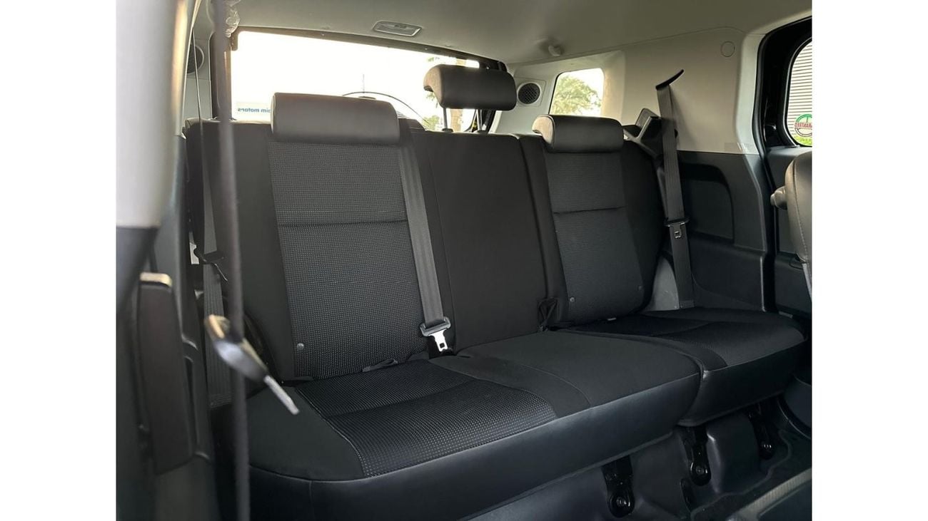 Toyota FJ Cruiser Toyota FJ cruiser 2023 KM 15000 GCC SPECS NO ACCIDENT OR PAINT WARRANTY + SERVICE FROM AGENCY