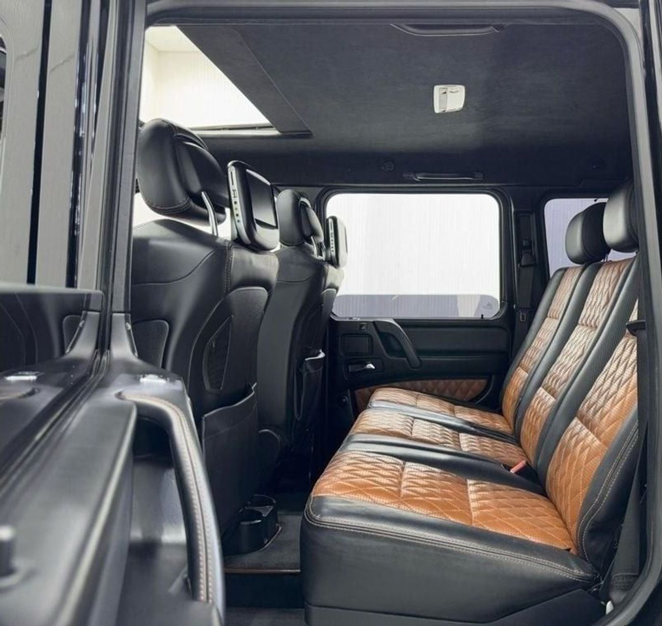 Mercedes-Benz G 63 AMG Std 5.5L 2016 Mercedes Benz G63 AMG 463 Edition, Service History, Carbon Fiber Package, GCC