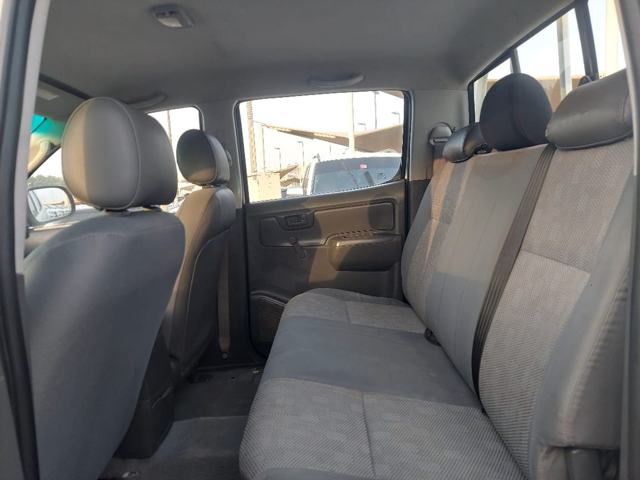 Toyota Hilux DC 2.4L 4WD DIESEL MANUAL TRANSMISSION