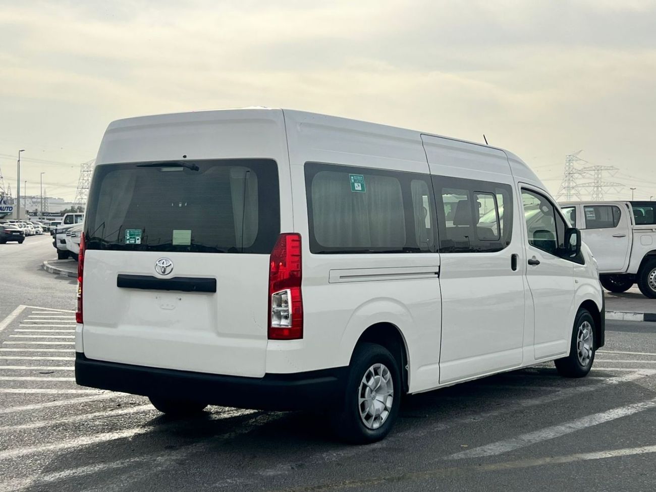 تويوتا هاياس 2023 Toyota Hiace GL 3.5L V6 - GCC - Passenger Full Automatic - Patrol - 13 Seater - No Accident - 8