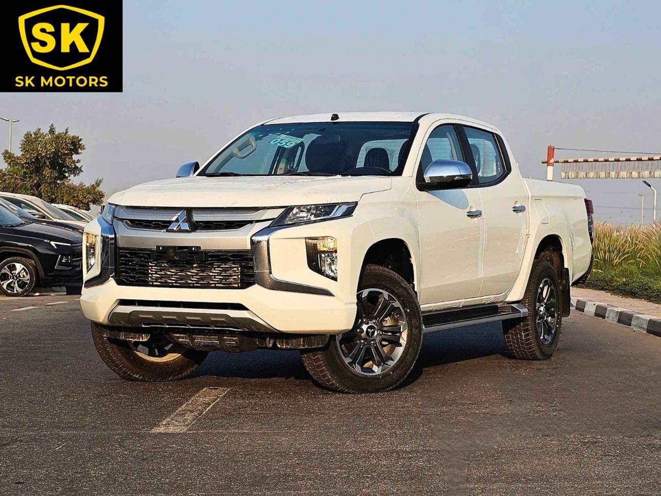 Mitsubishi L200 SPORTERO / 2.4L DIESEL / M/T / 4WD / SPECIAL OFFER / (CODE#68092)