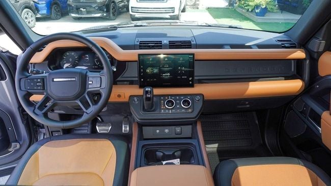 Land Rover Defender P400 3.0L (For Local registration plus 10%), миниатюра 26