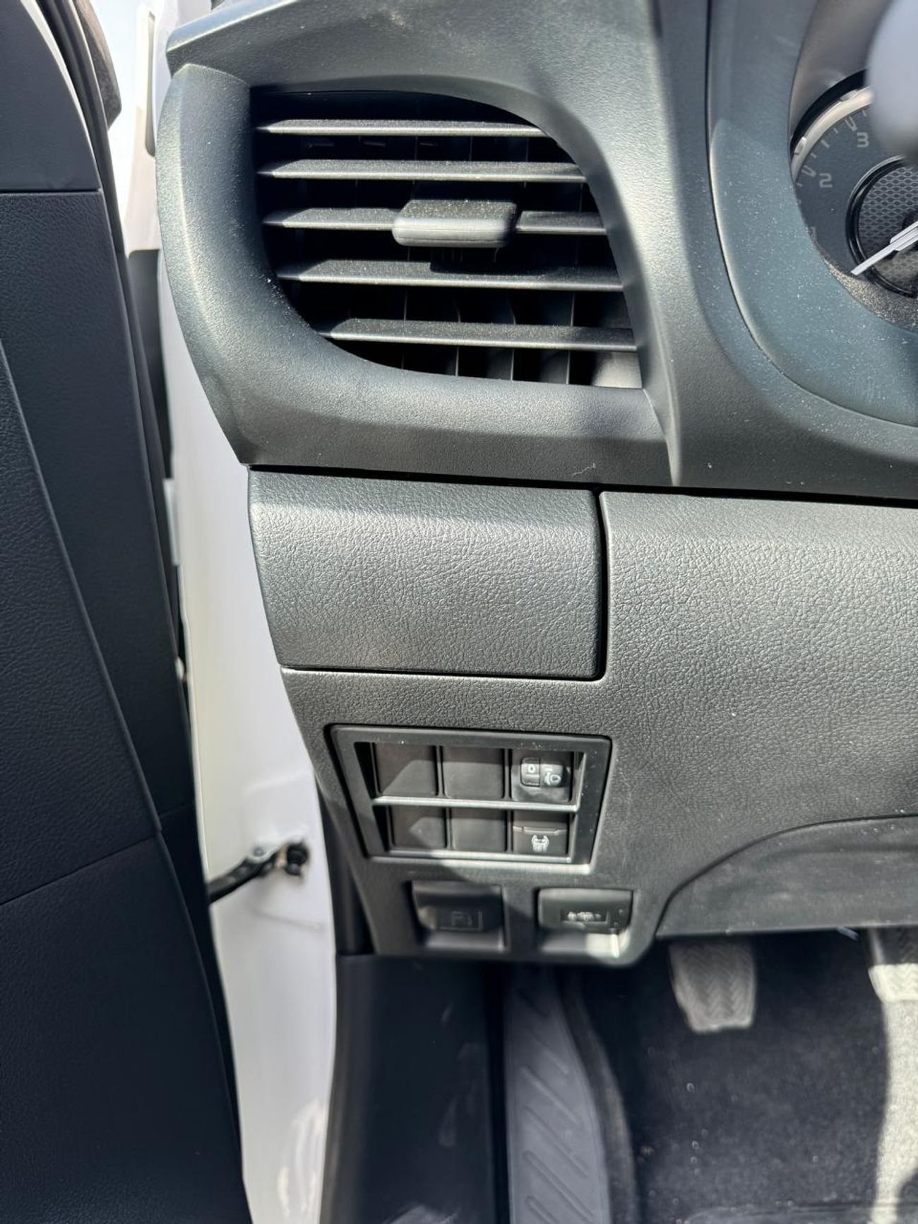 تويوتا هيلوكس EXPORT ONLY - GL 2.7L Single Cab Utility