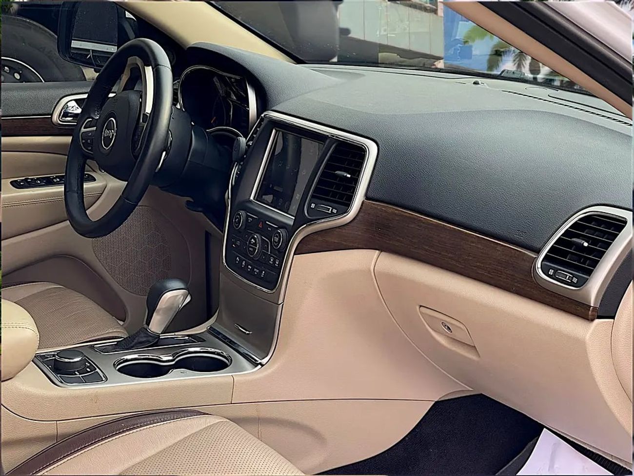 Jeep Grand Cherokee 1,157 P.M | Exclusive - GCC Specs | Original paint