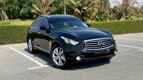 Infiniti QX70 Excellence Good condition car GCC