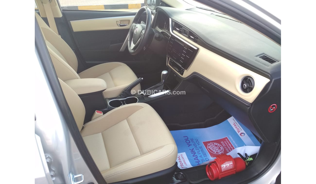 تويوتا كورولا 2017 سلفر خليجى تحت الضمان بصمة فتحة سقف حالة وكالة بدون صبغ بدون حوادث ممتاذة ماشية قليل