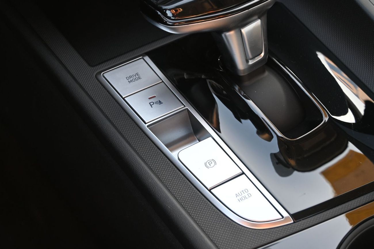 هيونداي إلانترا Hyundai Elantra 1.5L, Petrol, Model 2025 Color White