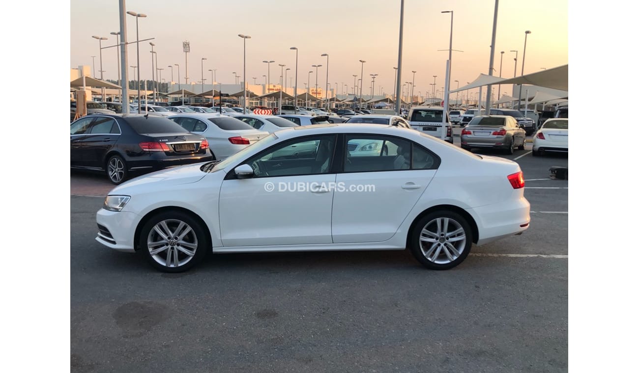 Volkswagen Jetta Volex wagan Getta model 2016 GCC car prefect condition full option sun roof leather seats back came