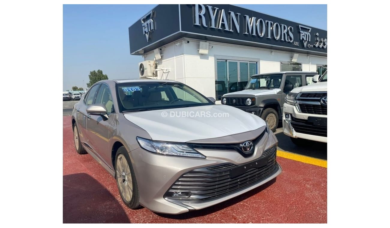 تويوتا كامري ويوتا كامري 3.5 لتر سيدان دفع امامي موديل 2022 لون ذهبي