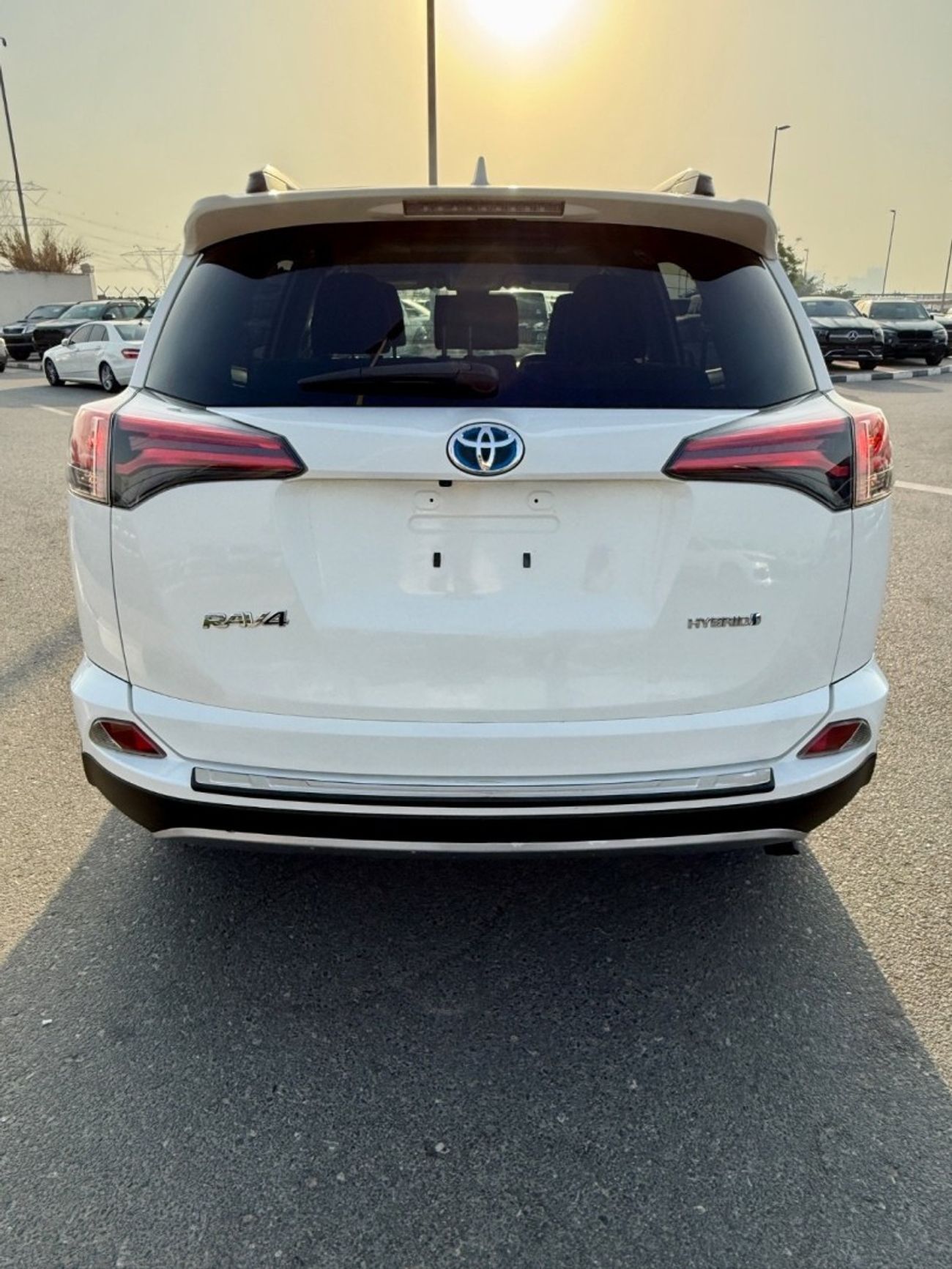 تويوتا راف ٤ LE 2.5L (219 HP) 2.5L (219 HP)