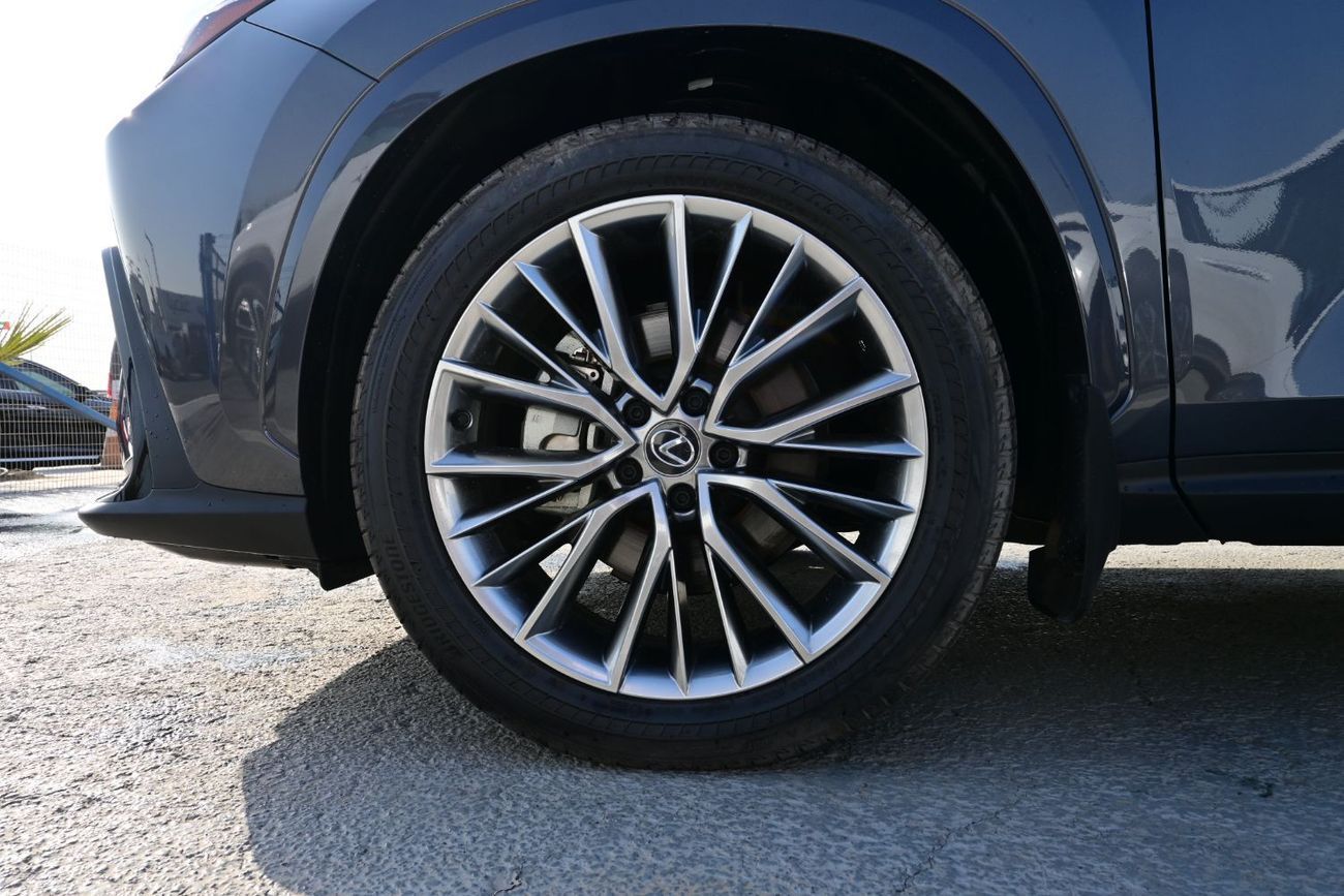 Lexus NX 350h Lexus NX350h Platinum 2.5L Hybrid AWD Color: White Model: 2025