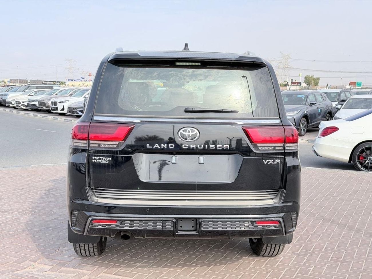 Toyota Land Cruiser TOYOTA LAND CRUISER VXR 3.5 TT PETROL BLACK/BLACK-RED