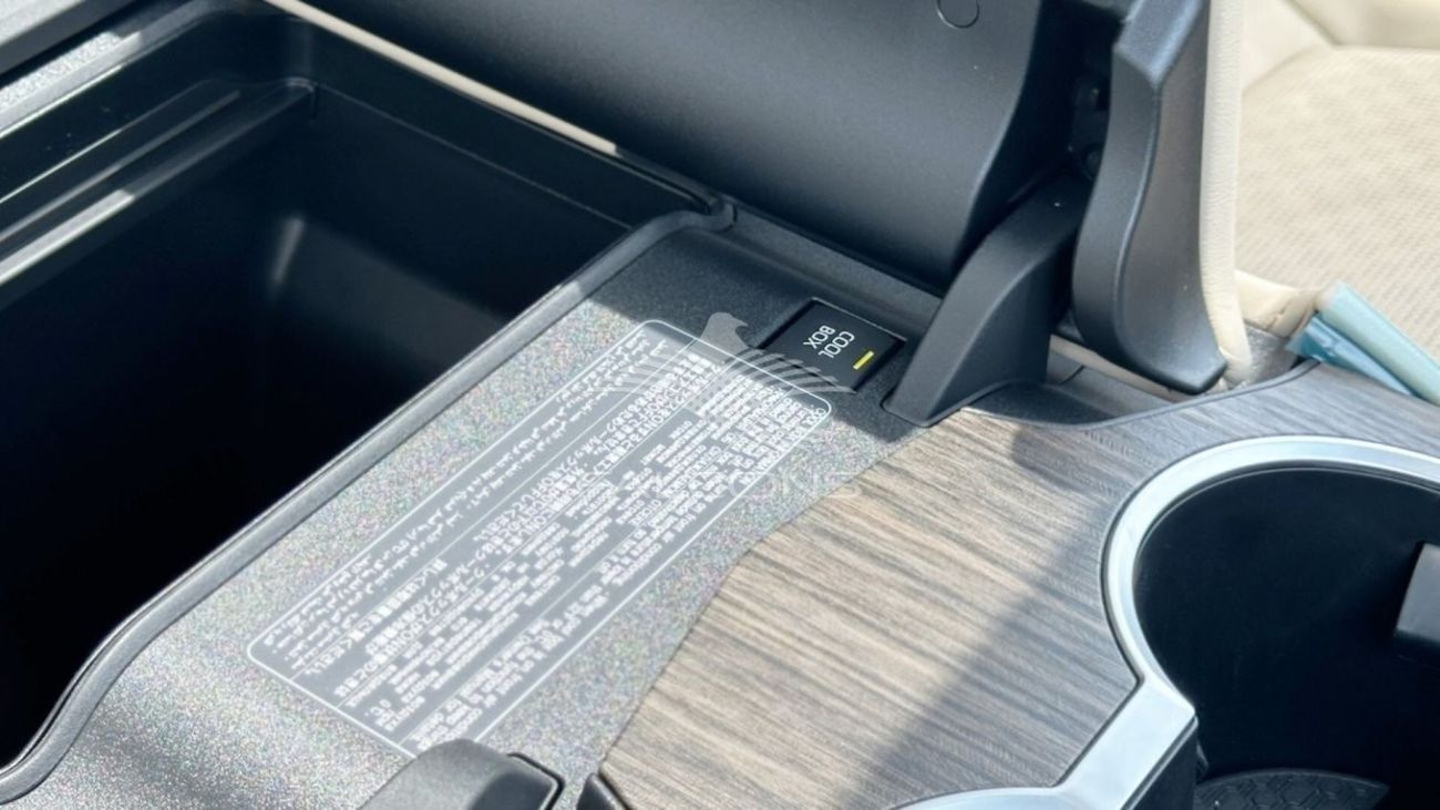 Toyota Land Cruiser Toyota/LC300 3.5L/00VH0 S W VX AT