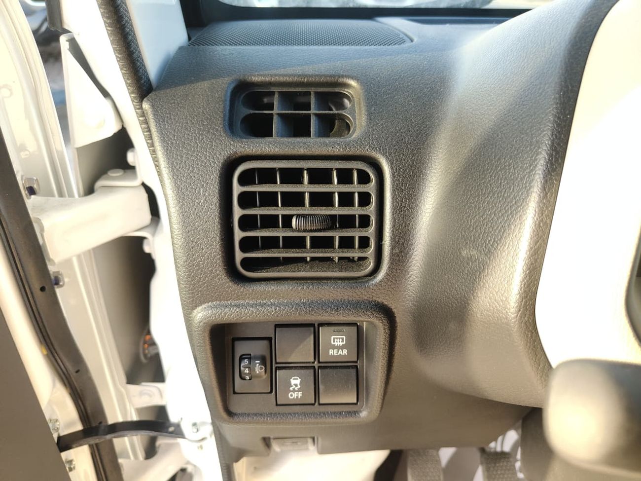 سوزوكي EECO Suzuki EECO 2026 Passenger 7 Seater Van - GL 1.2L M/T Petrol