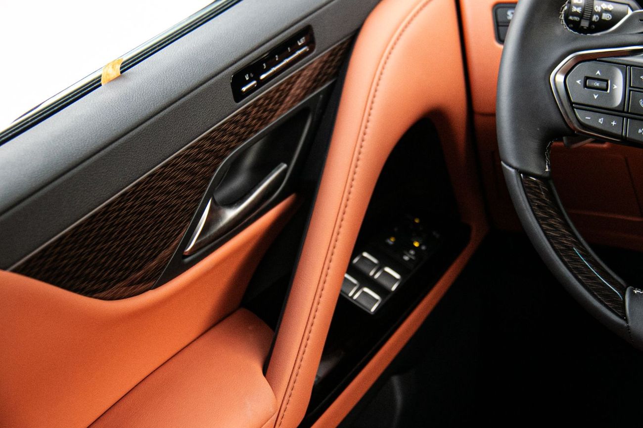 Lexus LX 600 VIP 3.5L LX 600 VIP 2024 | V4 | BEST PRICE | WHITE - FLAI