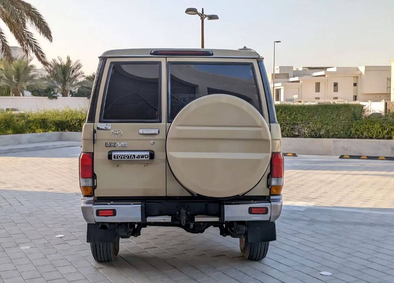 Toyota Land Cruiser LC76 LX Grade LHD 2.8L 1GD-FTV V4 Turbo Diesel Engine Manual Gear 4WD 5 Seats 5 Door