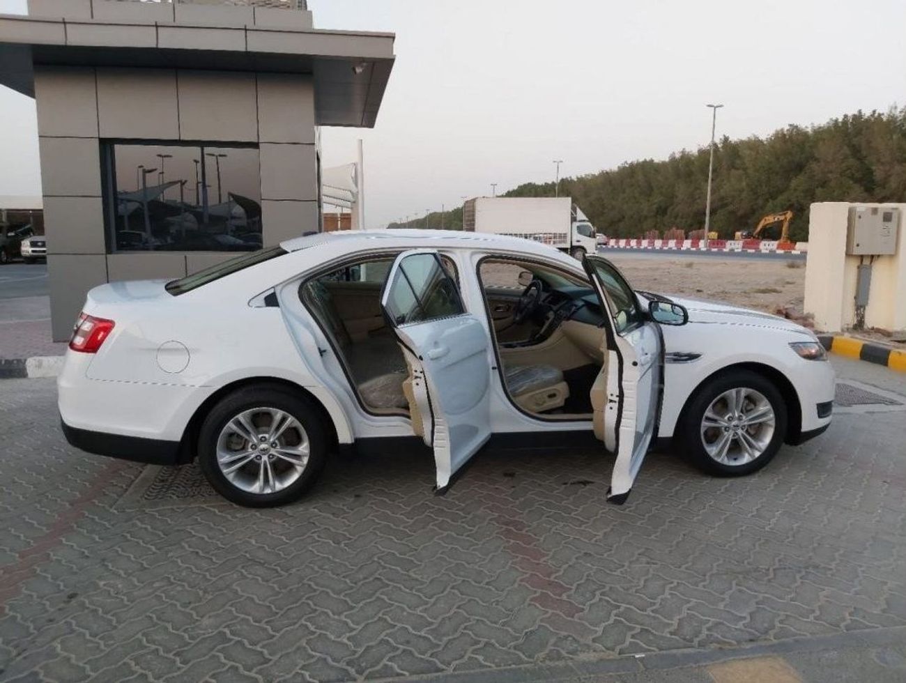 Ford Taurus SEL Very Clean Car