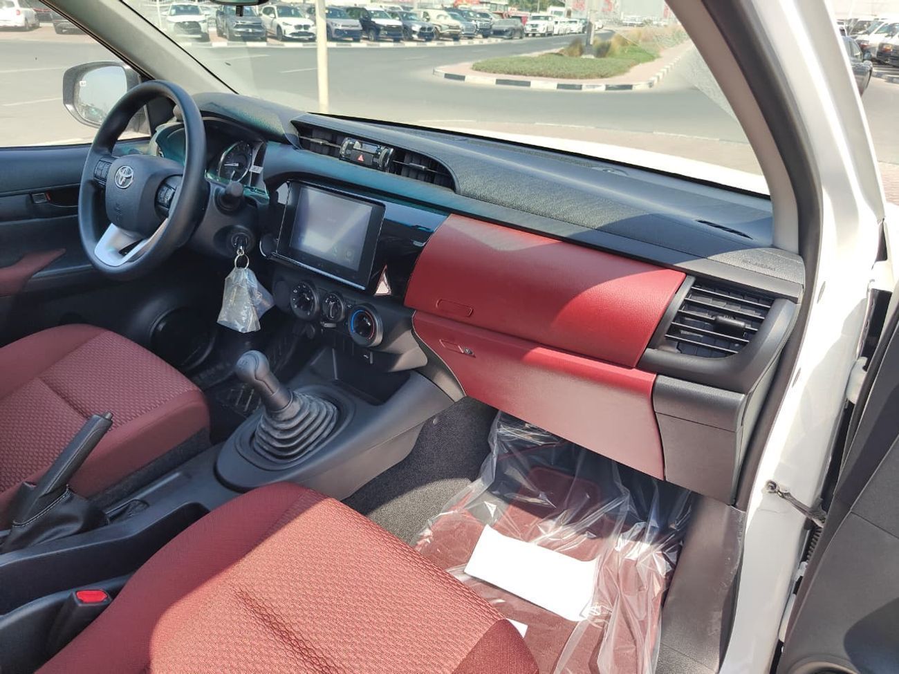 تويوتا هيلوكس TOYOTA HILUX SINGLE CABIN 2.7 Petrol Manual Transmission 4X2