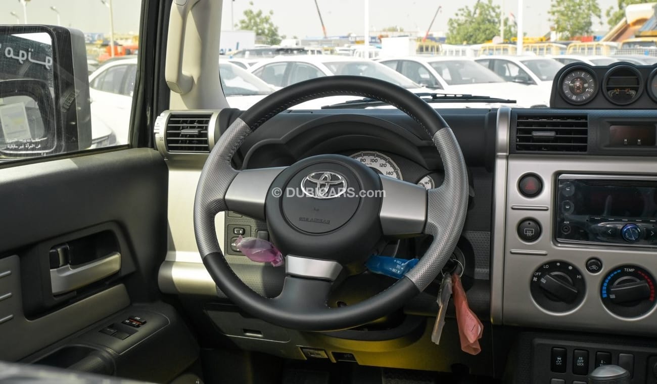 Toyota FJ Cruiser TOYOTA FJ CRUISER 4.0 V6 GCC 2023