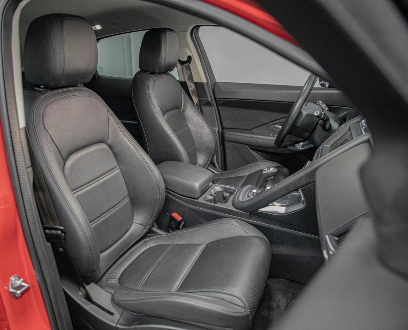 جاكوار E Pace P200 Black Edition