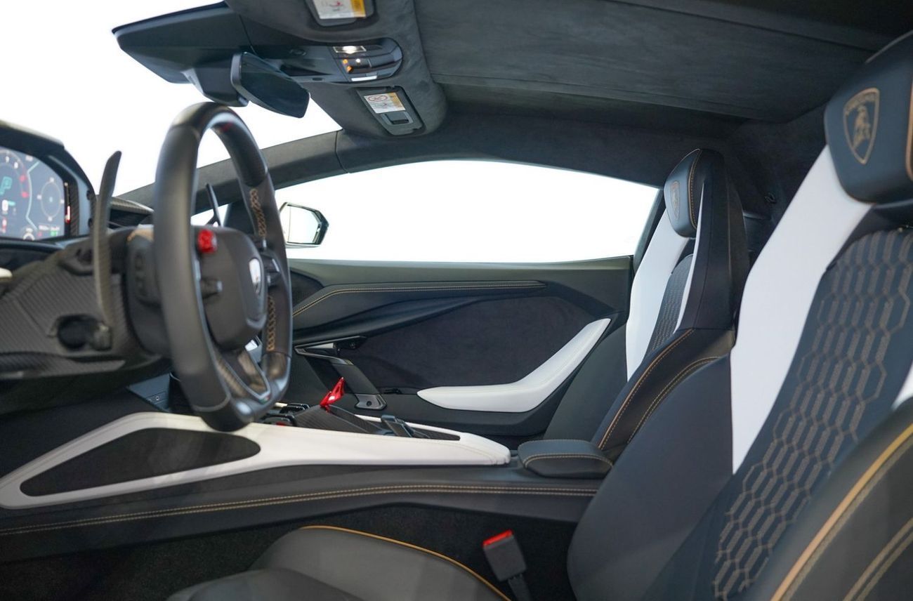 لامبورغيني ريفويلتو 6.5L V12 Hybrid