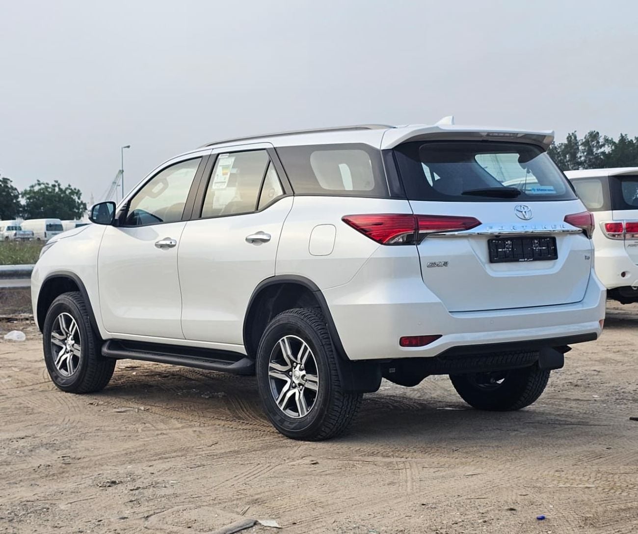 Toyota Fortuner 4.0 GXR V6 2026MODEL WHITE INSIDE BURGUNDY