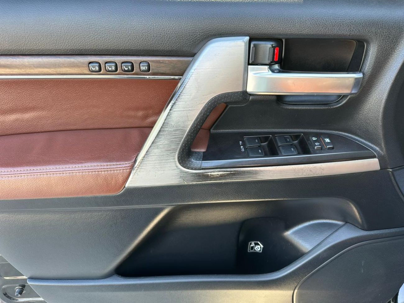 تويوتا لاند كروزر VXR 5.7L 4WD