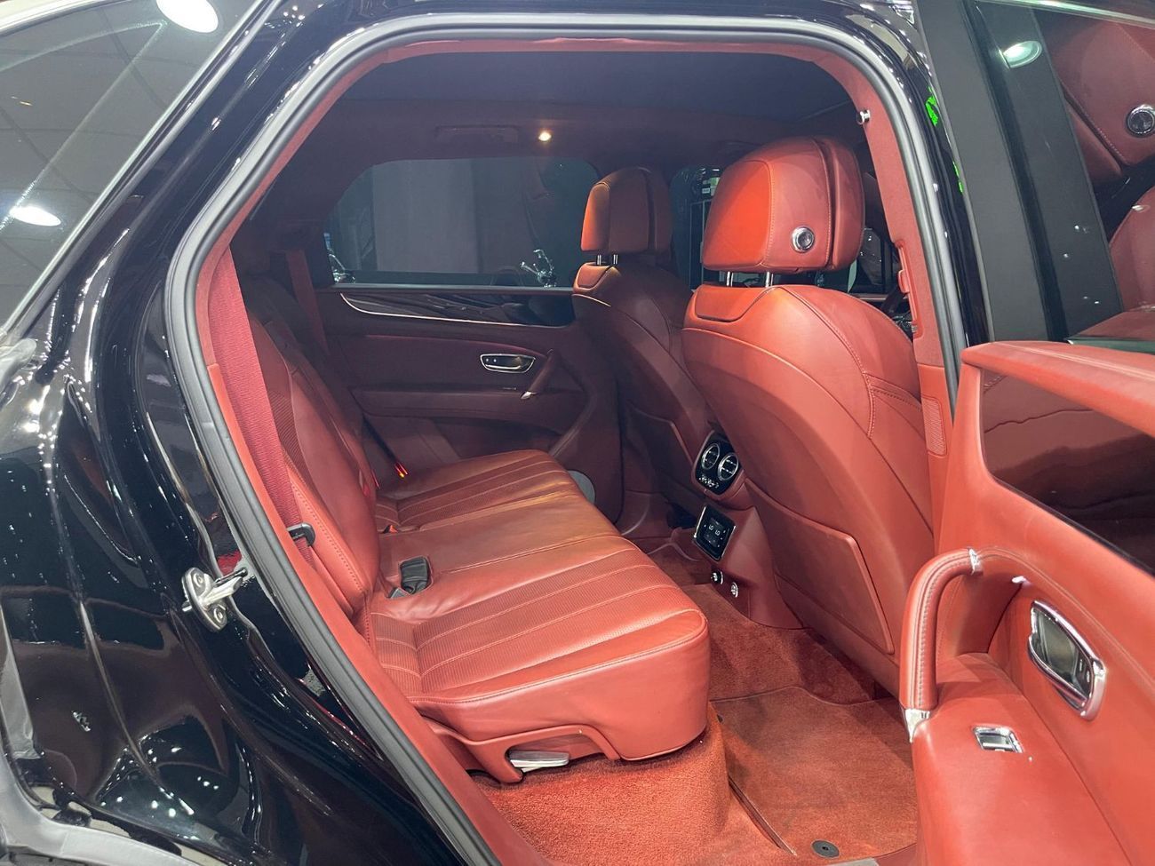 بنتلي بينتايجا BENTLEY BENTAYGA GCC 2018 IN PERFECT CONDITION