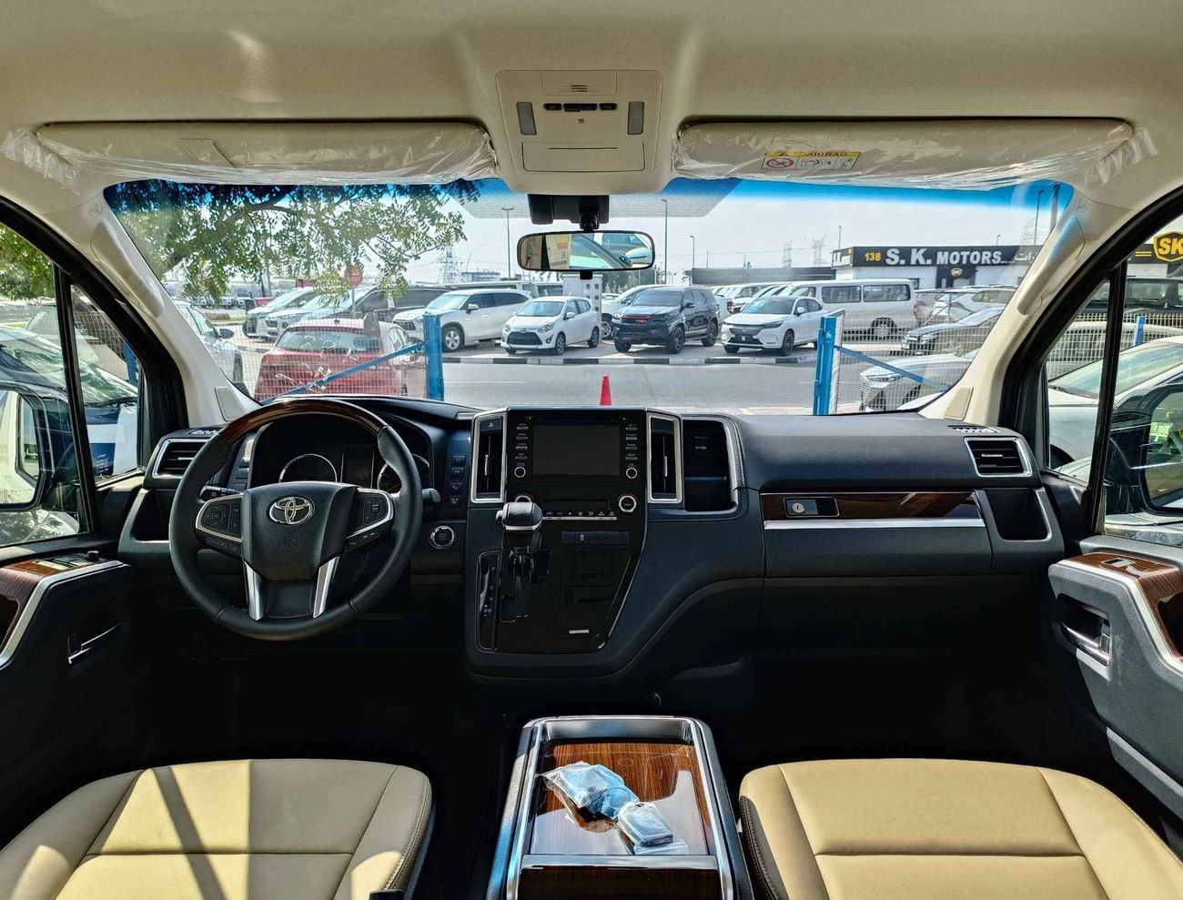 تويوتا جرافينا PREMIUM, 3.5L V6 PETROL A/T, "4 CAMERAS, RWD, FULL OPTION (CODE #  67953)