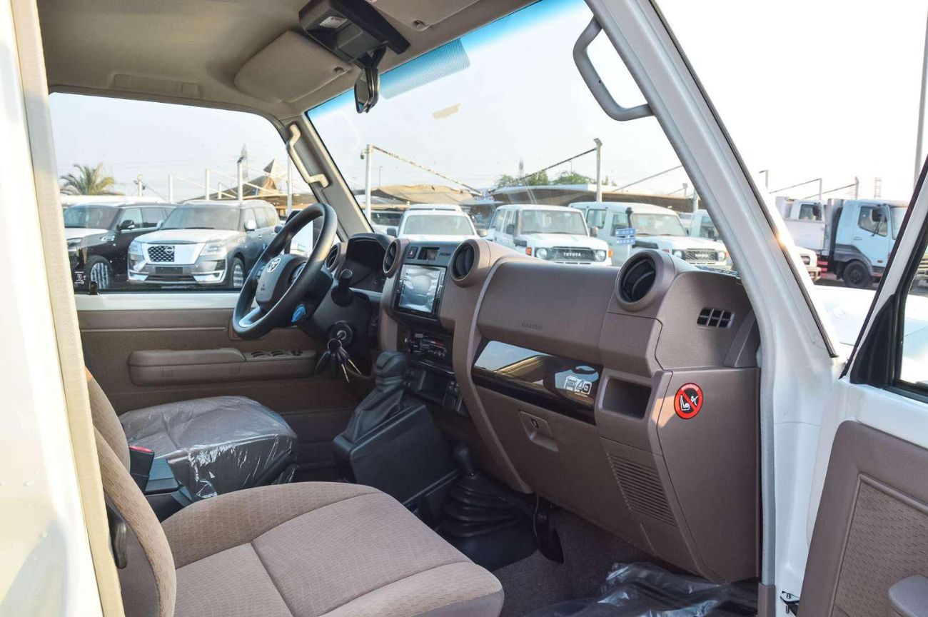 تويوتا لاند كروزر 70 TOYOTA LAND CRUISER 76 4.0L V6 AT  4WD 5DOOR SUV 2025