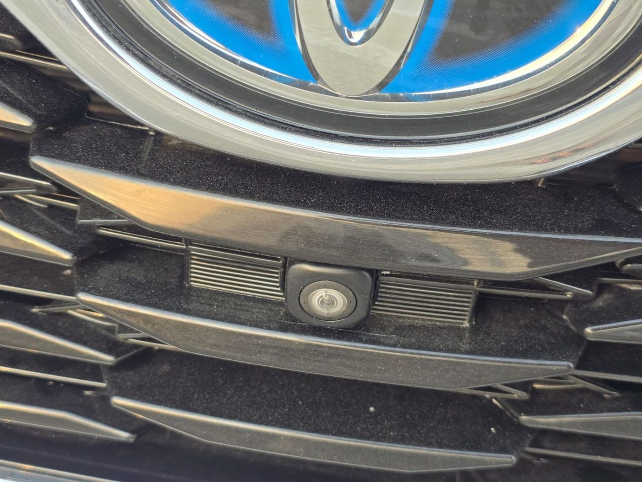 تويوتا هايلاندر Panoramic Roof , 360 camera and Parking sensors